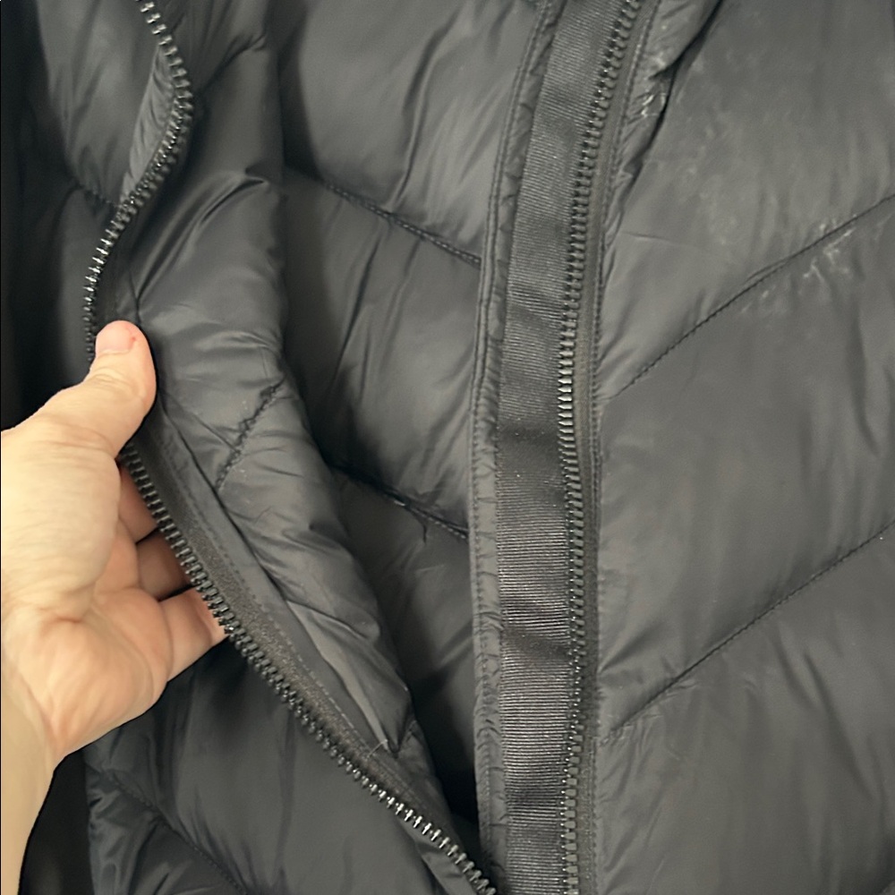 DKNY Women's Sleek Black Puffer Coat - Picture 5 of 6